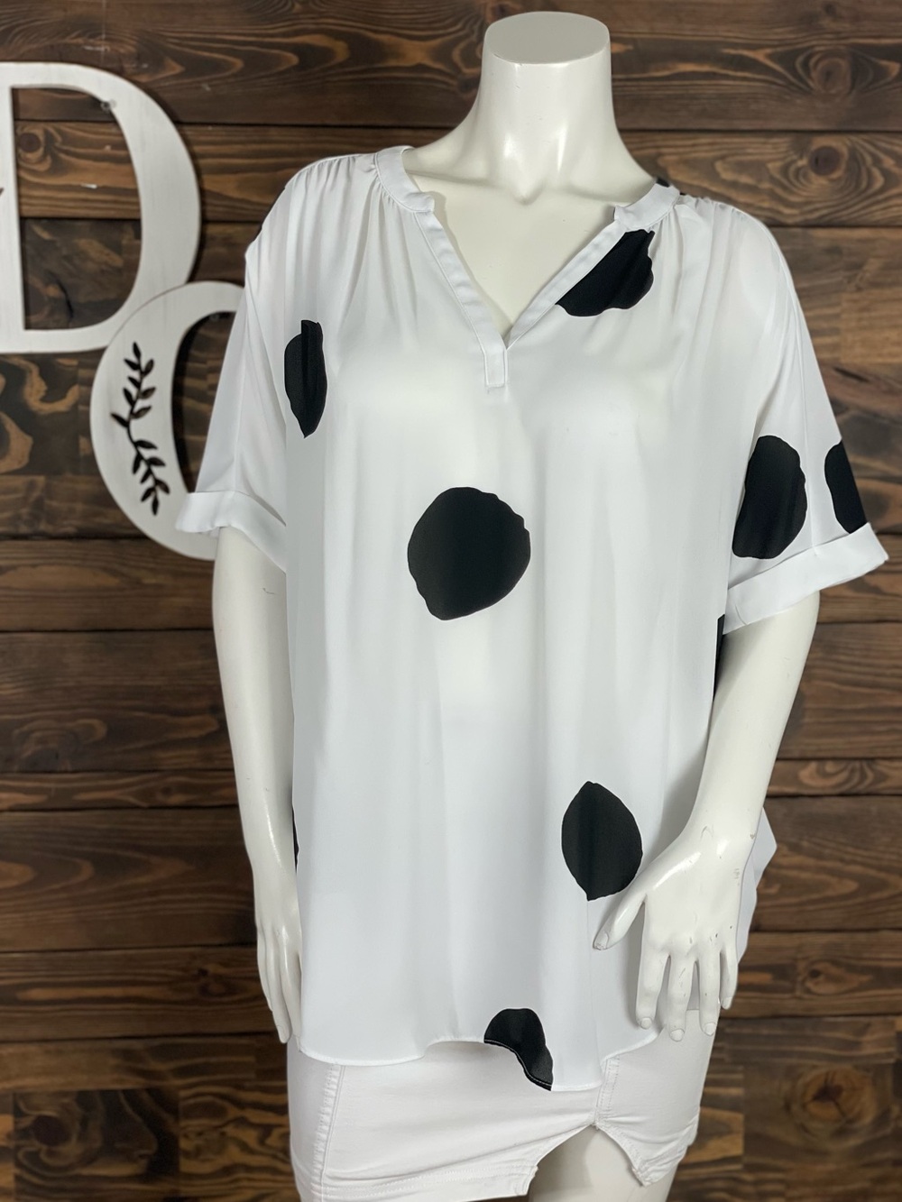 Worthington | Large Polkadot Pattern White Split V-Neck Flowy Blouse High Low